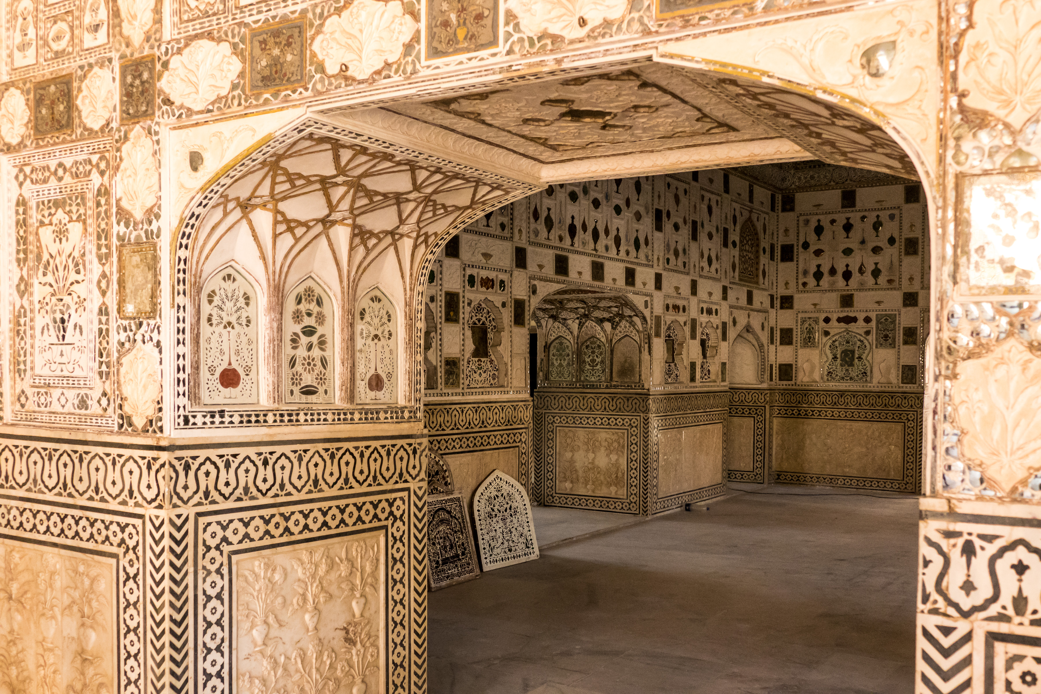 63 AmberFort 46